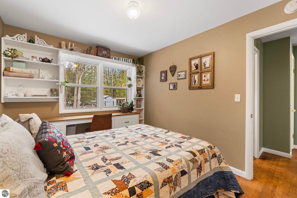 Image 13 of property listing at 12289 Boyne City Road, Charlevoix, MI 49720