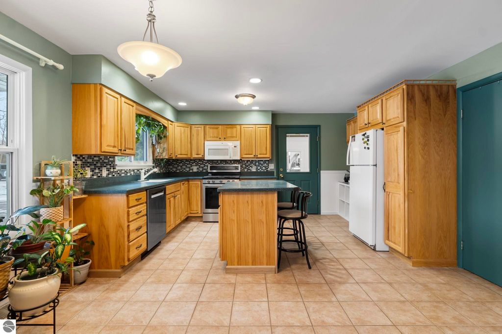 Image 8 of property listing at 12289 Boyne City Road, Charlevoix, MI 49720