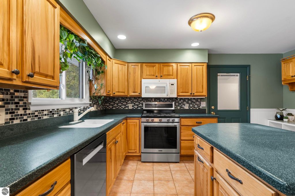 Image 9 of property listing at 12289 Boyne City Road, Charlevoix, MI 49720