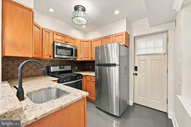 2015 N LAMBERT ST, Philadelphia, PA 19121