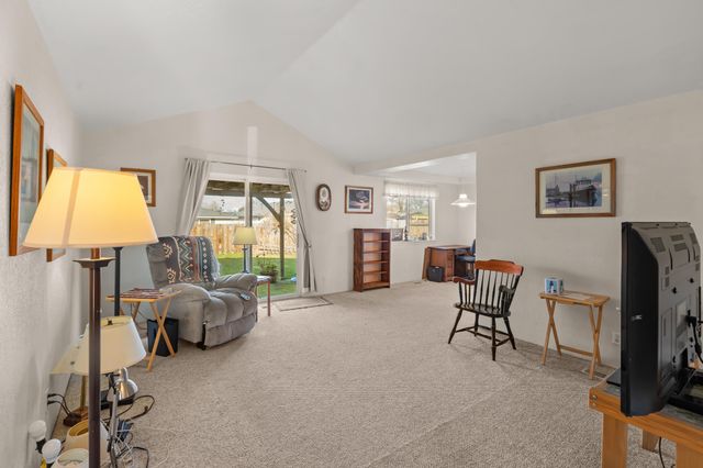 1025 Fairfield Avenue, Central Point, OR 97502