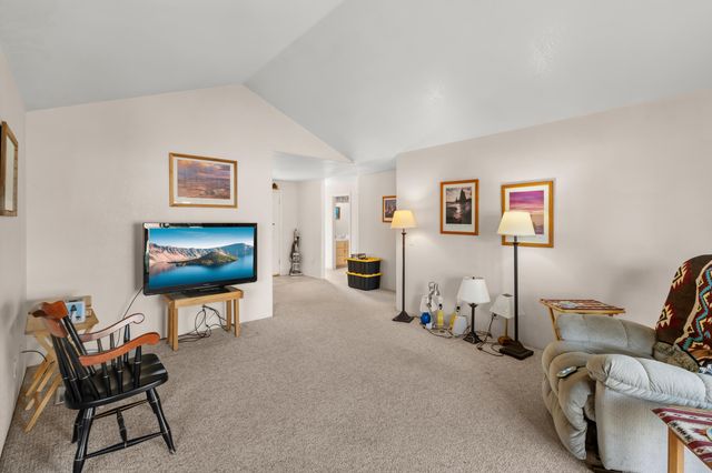 1025 Fairfield Avenue, Central Point, OR 97502