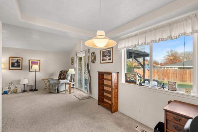 1025 Fairfield Avenue, Central Point, OR 97502