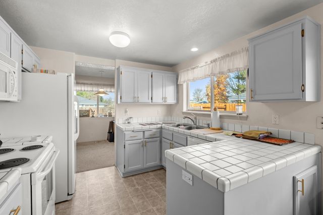 1025 Fairfield Avenue, Central Point, OR 97502