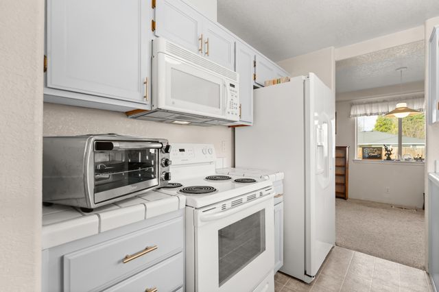 1025 Fairfield Avenue, Central Point, OR 97502