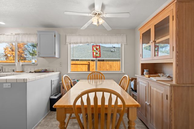 1025 Fairfield Avenue, Central Point, OR 97502