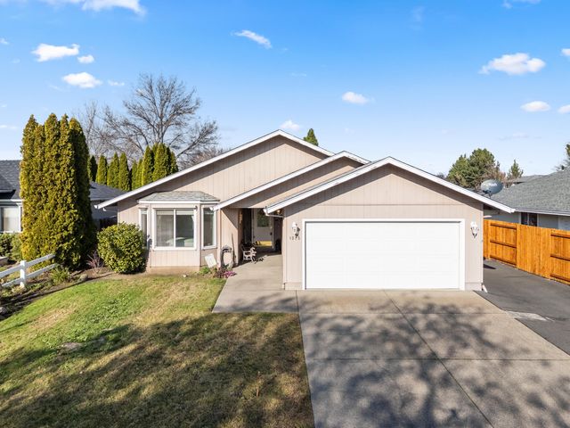 1025 Fairfield Avenue, Central Point, OR 97502