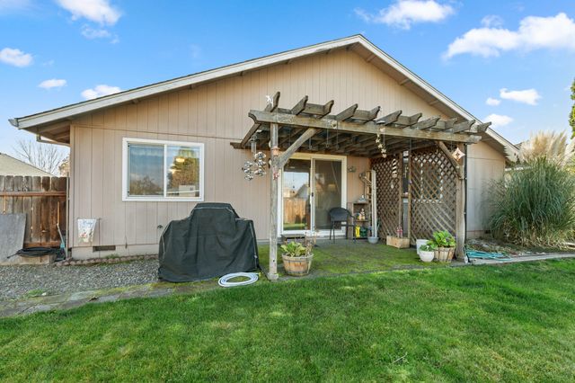 1025 Fairfield Avenue, Central Point, OR 97502