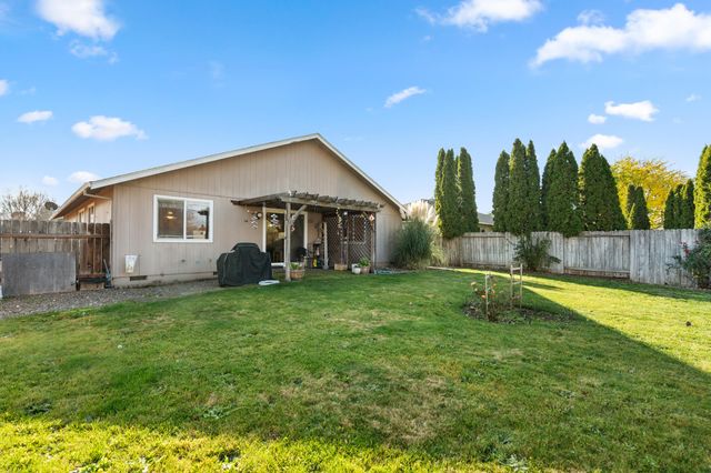 1025 Fairfield Avenue, Central Point, OR 97502