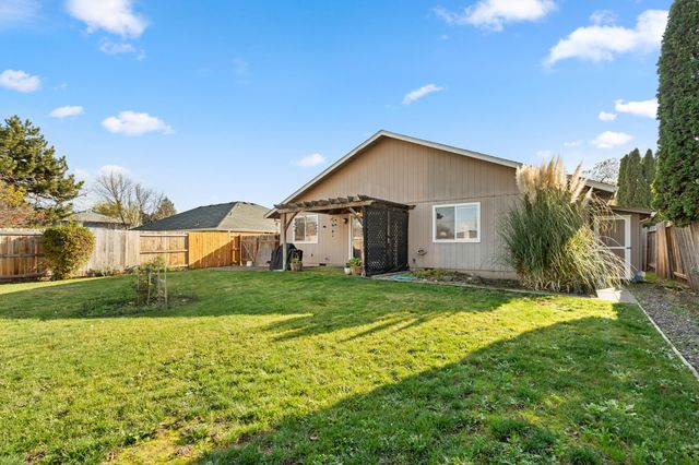 1025 Fairfield Avenue, Central Point, OR 97502