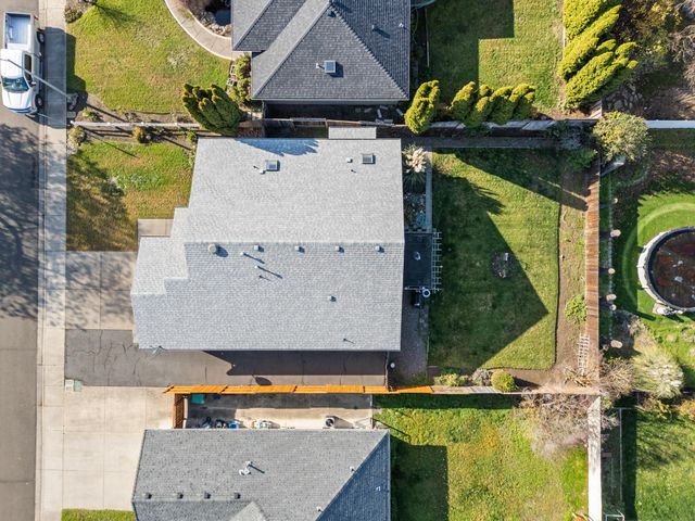 1025 Fairfield Avenue, Central Point, OR 97502