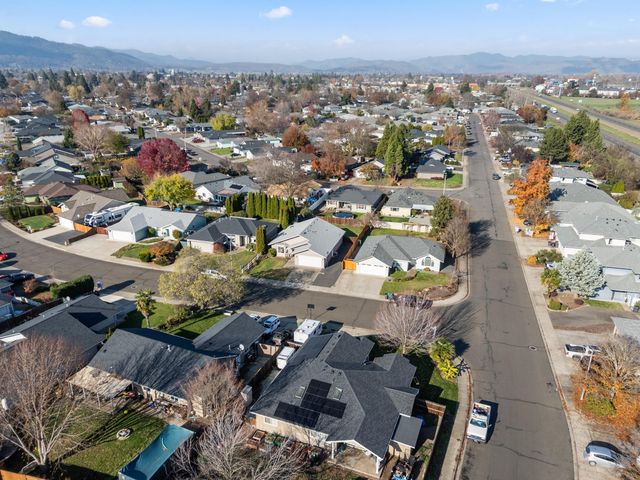 1025 Fairfield Avenue, Central Point, OR 97502