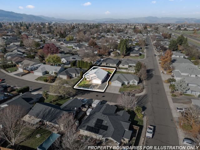 1025 Fairfield Avenue, Central Point, OR 97502