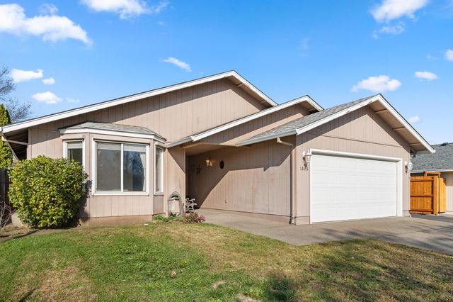 1025 Fairfield Avenue, Central Point, OR 97502