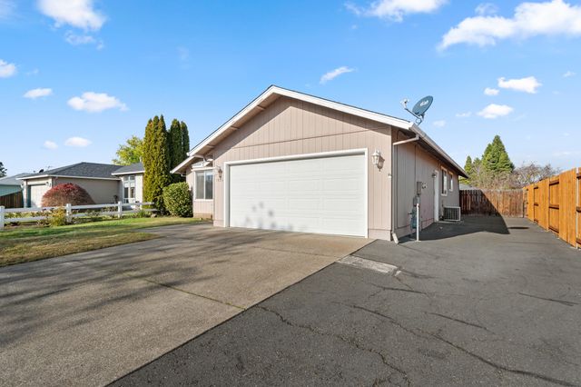 1025 Fairfield Avenue, Central Point, OR 97502
