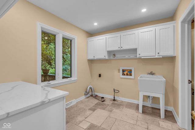 6047 Brokenhurst Road, Indianapolis, IN 46220