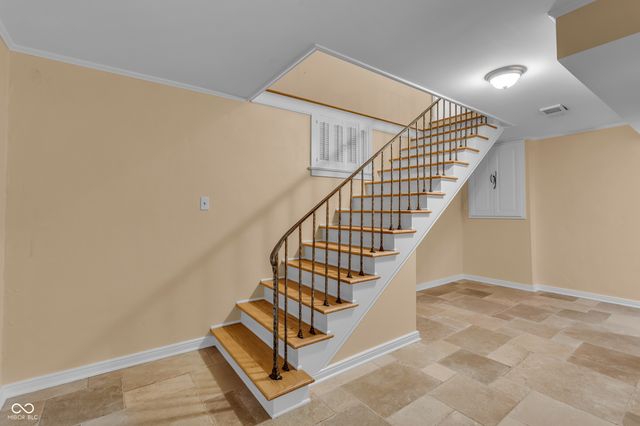 6047 Brokenhurst Road, Indianapolis, IN 46220