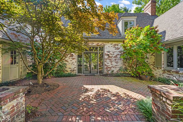 6047 Brokenhurst Road, Indianapolis, IN 46220