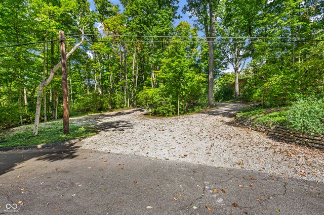 6047 Brokenhurst Road, Indianapolis, IN 46220