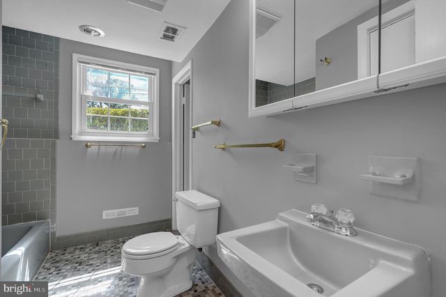 2504 STIRRUP LN, Alexandria, VA 22308