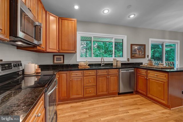 2504 STIRRUP LN, Alexandria, VA 22308