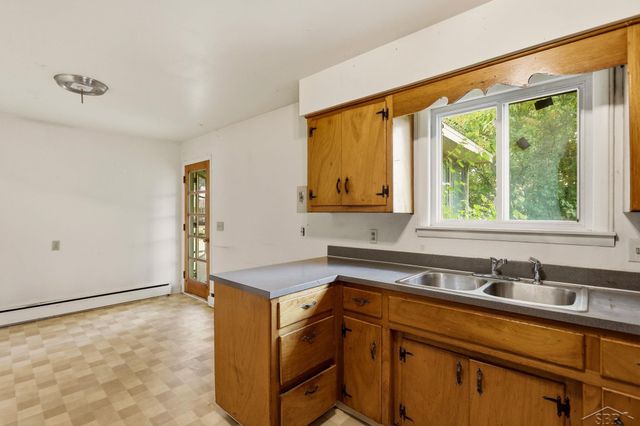 5098 S Venoy Road, Saginaw, MI 48604