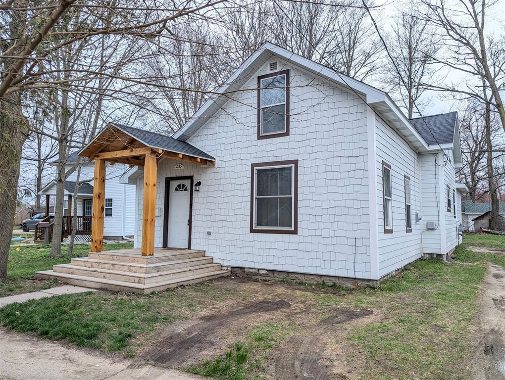 239 Bangor Street, Bangor, MI 49013