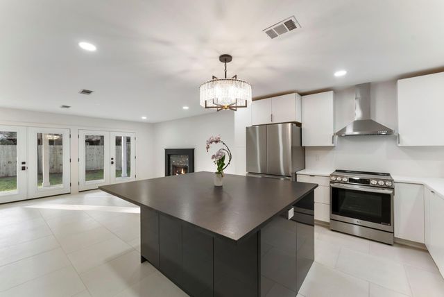 2610 N Red Cedar Circle, The Woodlands, TX 77380