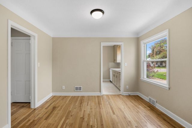 749 Cottage Avenue W, Saint Paul, MN 55117