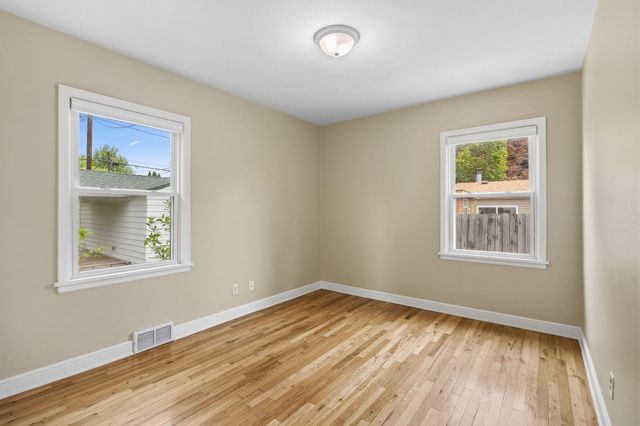 749 Cottage Avenue W, Saint Paul, MN 55117