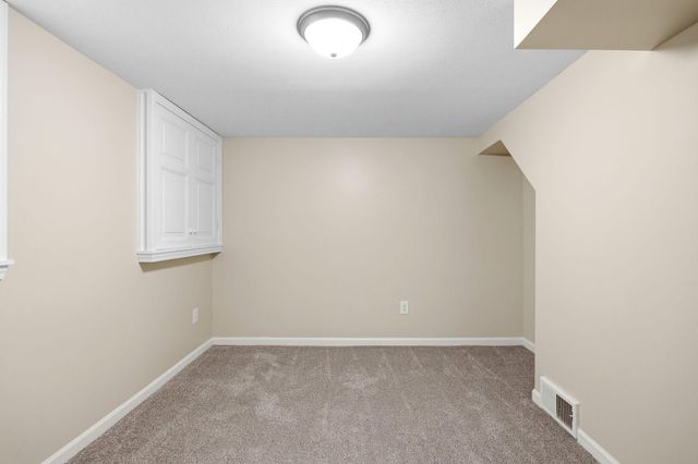 749 Cottage Avenue W, Saint Paul, MN 55117