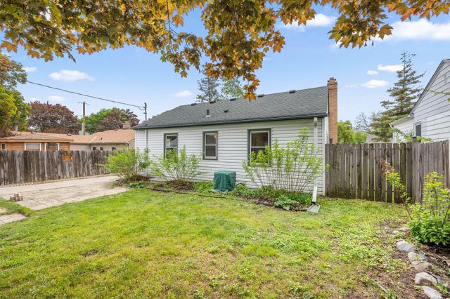 749 Cottage Avenue W, Saint Paul, MN 55117