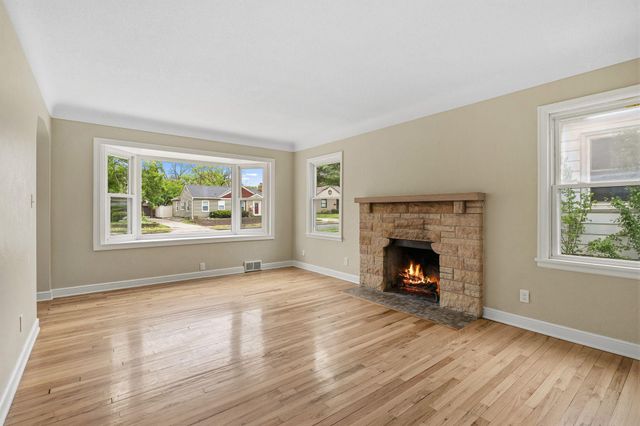 749 Cottage Avenue W, Saint Paul, MN 55117