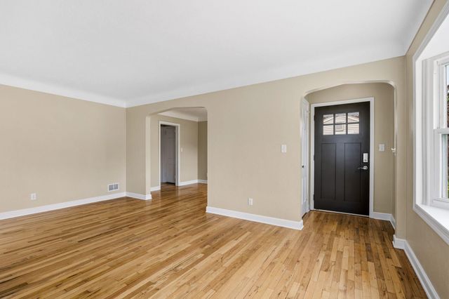 749 Cottage Avenue W, Saint Paul, MN 55117