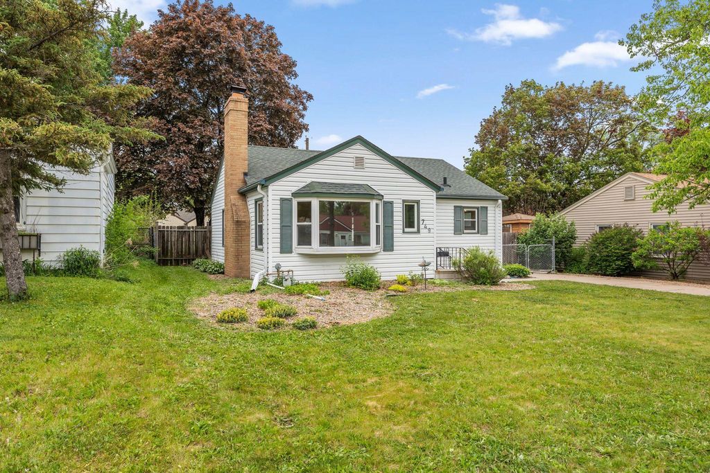 749 Cottage Avenue W, Saint Paul, MN 55117