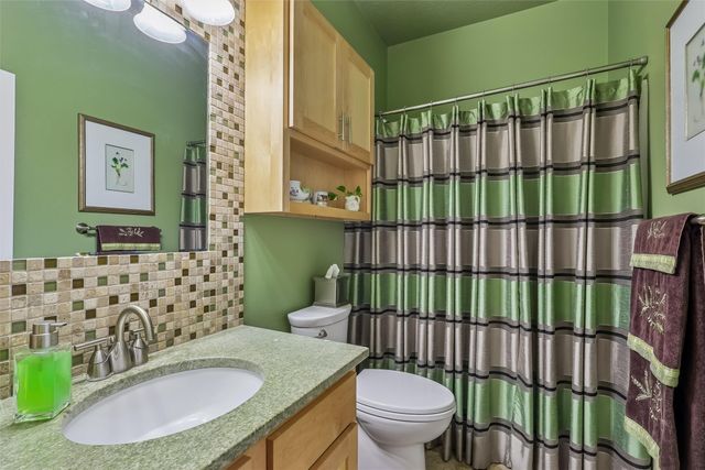 16223 Tanglewood Drive, Urbandale, IA 50323