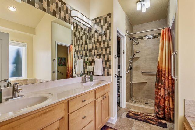 16223 Tanglewood Drive, Urbandale, IA 50323