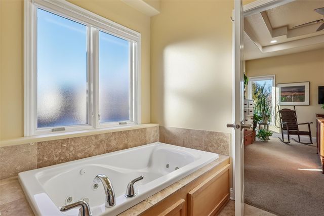 16223 Tanglewood Drive, Urbandale, IA 50323