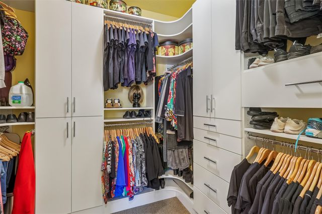 16223 Tanglewood Drive, Urbandale, IA 50323