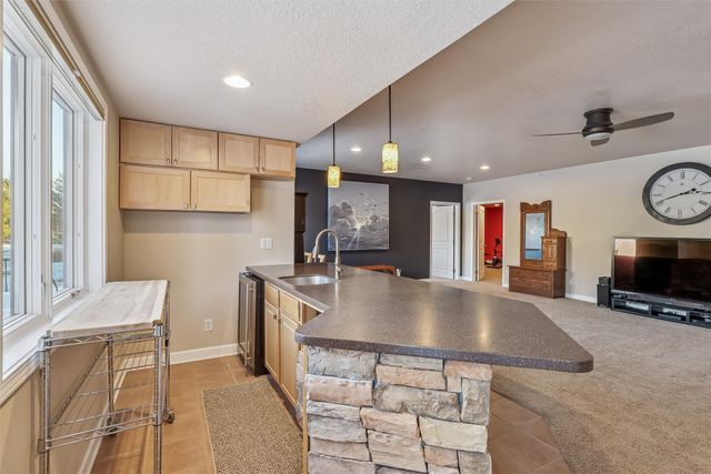 16223 Tanglewood Drive, Urbandale, IA 50323