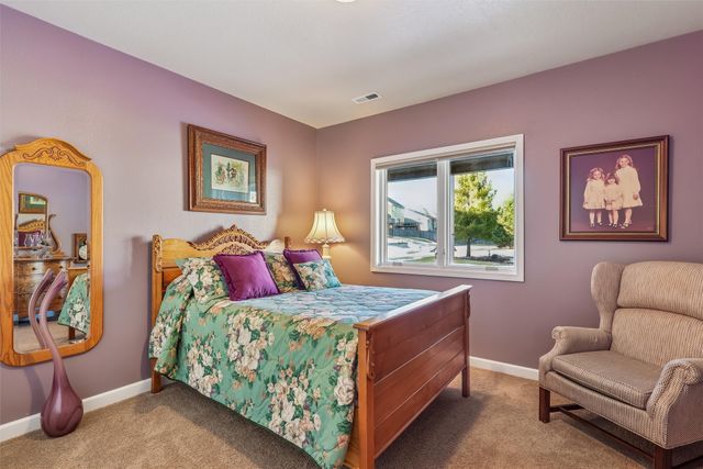 16223 Tanglewood Drive, Urbandale, IA 50323