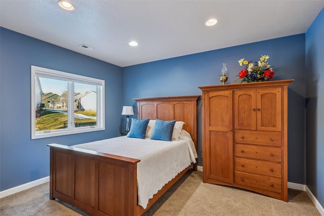 16223 Tanglewood Drive, Urbandale, IA 50323