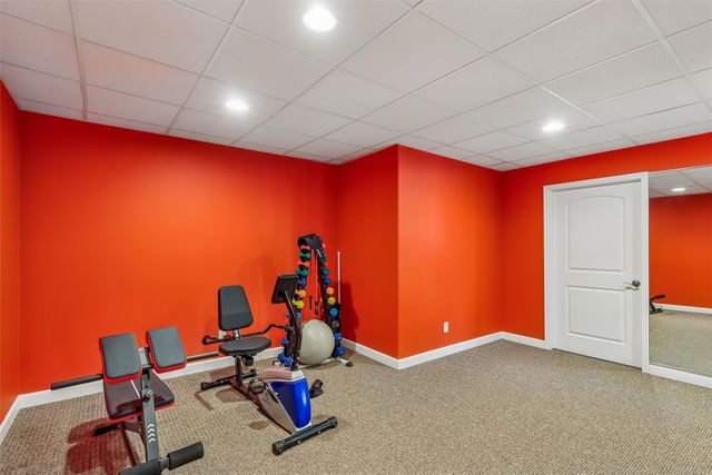 16223 Tanglewood Drive, Urbandale, IA 50323