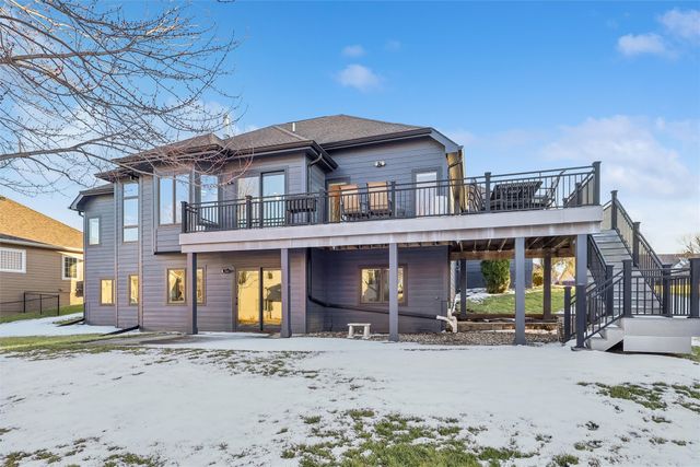 16223 Tanglewood Drive, Urbandale, IA 50323