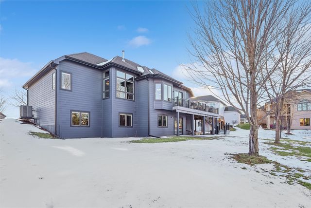 16223 Tanglewood Drive, Urbandale, IA 50323