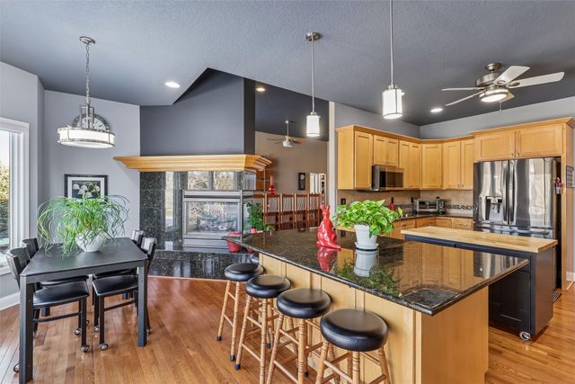 16223 Tanglewood Drive, Urbandale, IA 50323