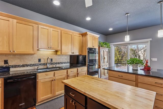 16223 Tanglewood Drive, Urbandale, IA 50323