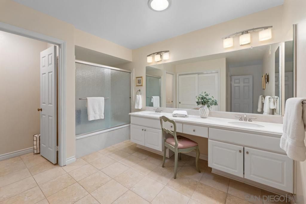 Image 14 of property listing at 1665 Caminito Aliviado, La Jolla, CA 92037