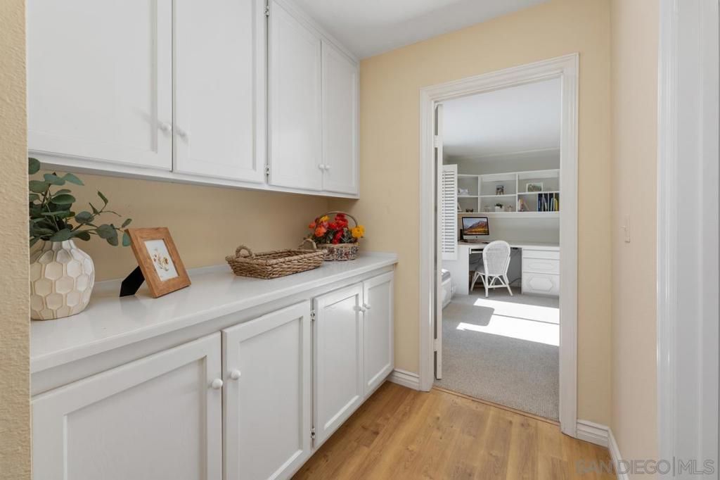 Image 15 of property listing at 1665 Caminito Aliviado, La Jolla, CA 92037