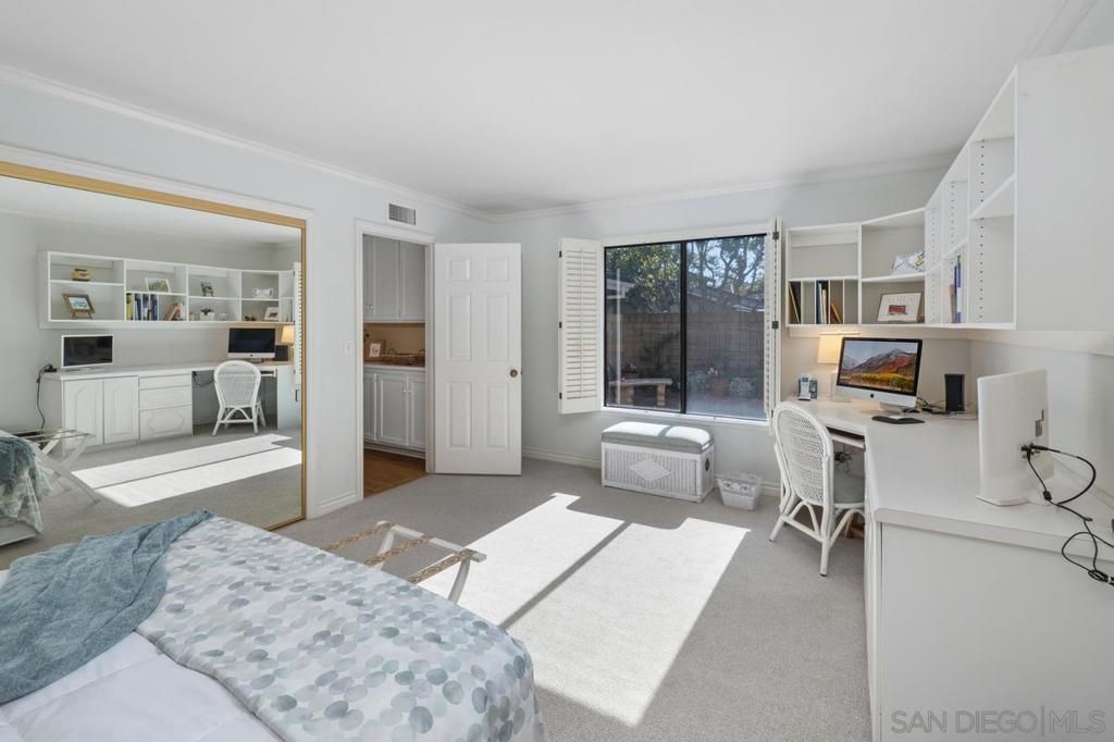 Image 16 of property listing at 1665 Caminito Aliviado, La Jolla, CA 92037